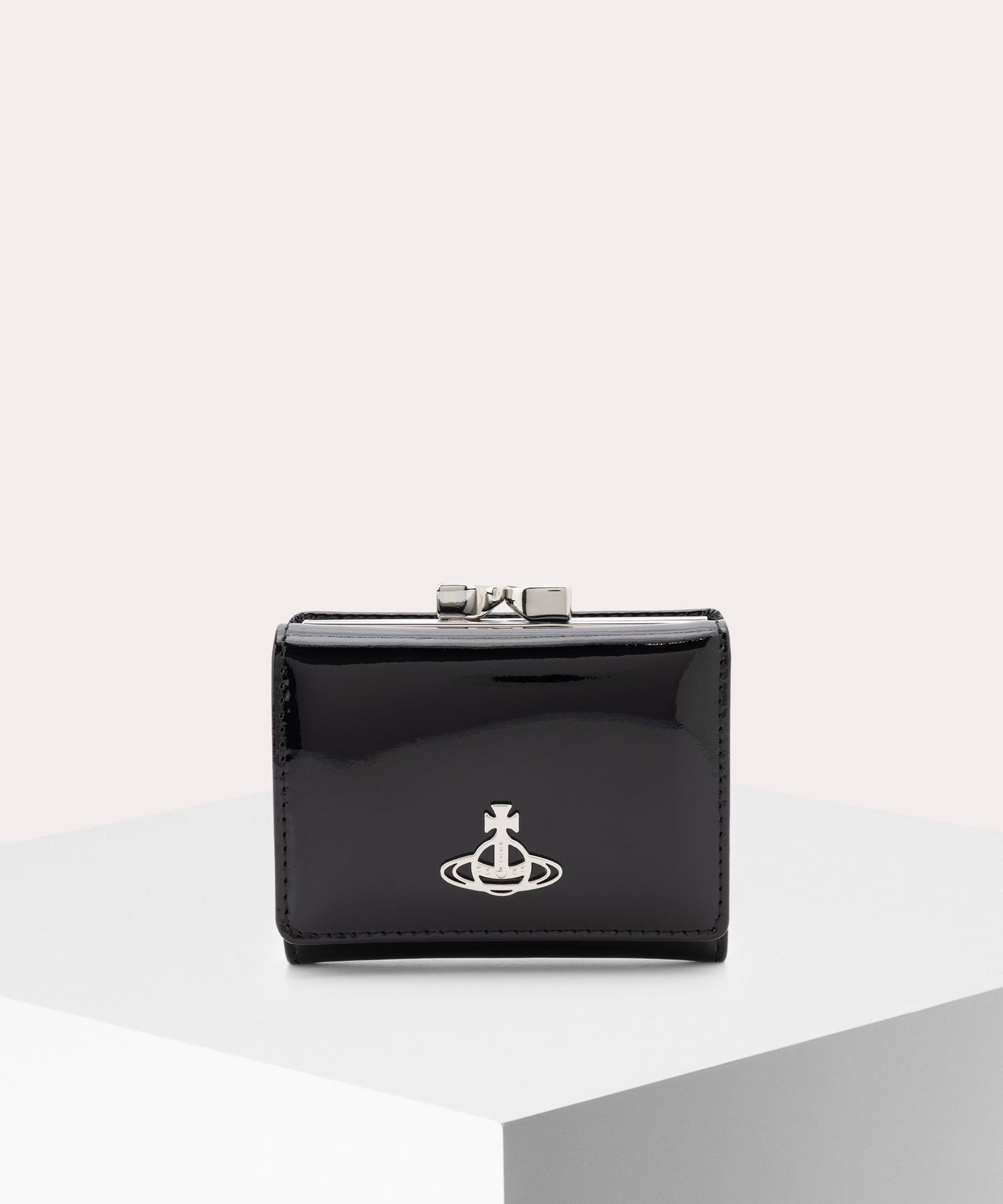 Vivienne Westwood ブラック 三つ折り財布　即購入不可 Vivienne Westwood ブラック 三つ折り財布 即購入不可 - メルカリ