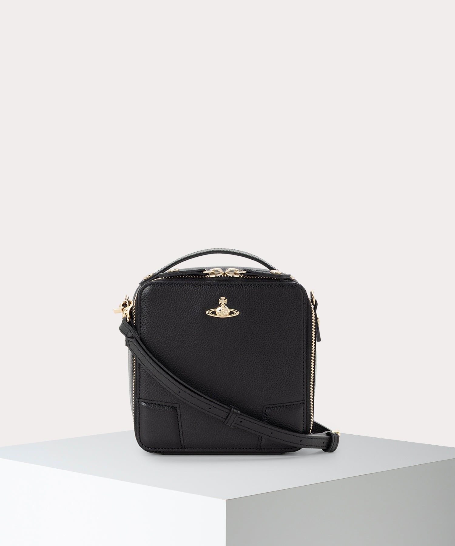 日本限定】EXECUTIVE スクエア ショルダーバッグ(ブラック)（メンズ