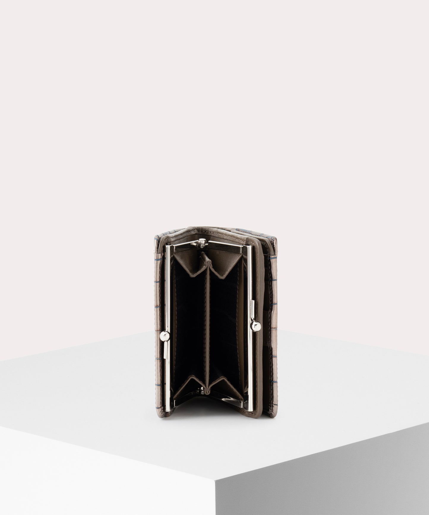 EMBOSSED 口金二つ折り財布