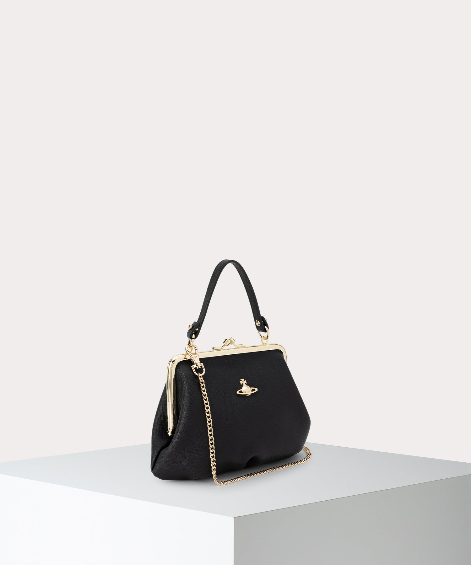 Vivienne Westwood 丸型 ショルダーバッグ ブラック オーブロゴ セール 28%OFF】Vivienne Westwood ショルダーバッグ 43030101