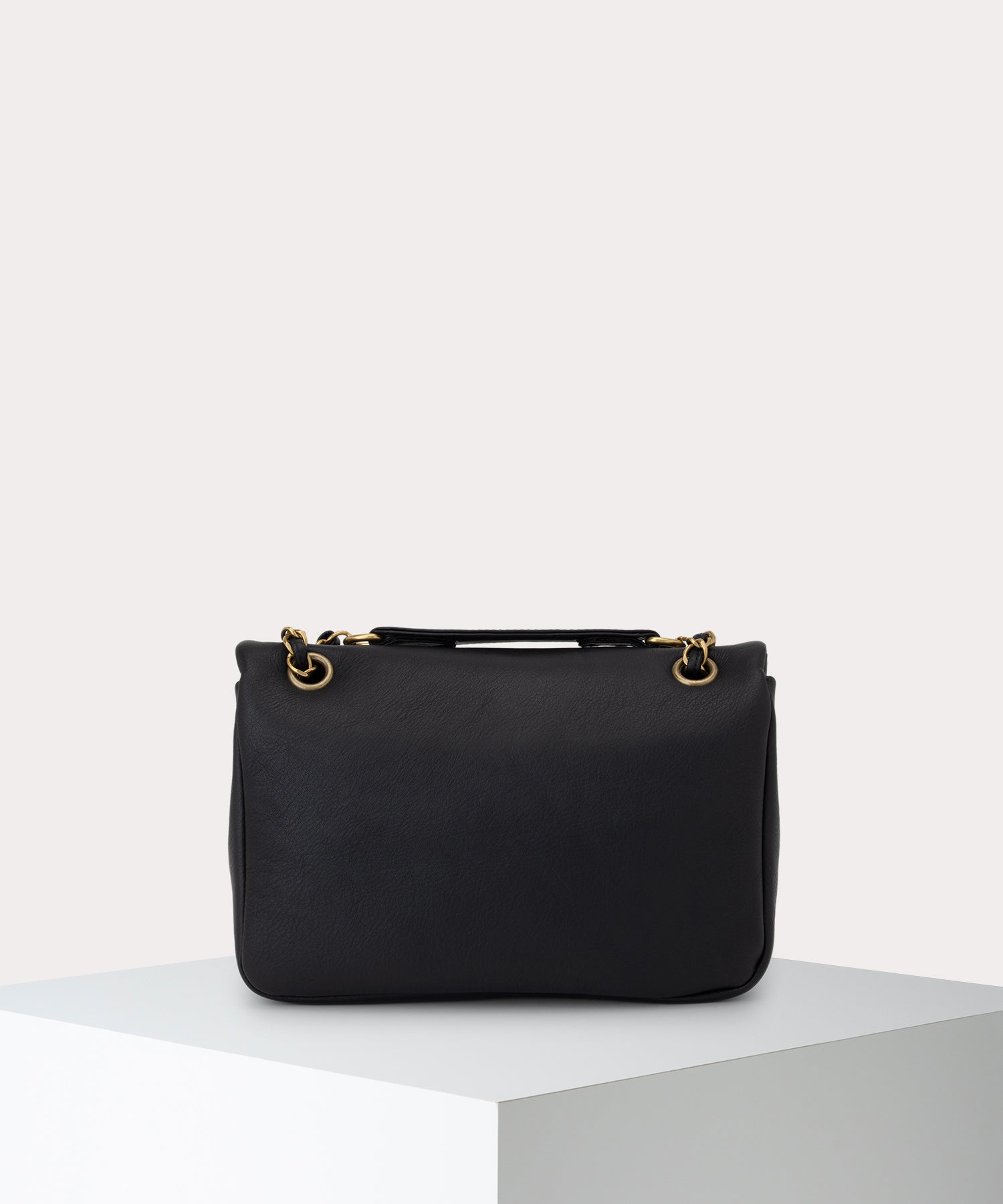 関税込 Vivienne Westwood アニータ レザーショルダー ANILINE LEATHER ANITA ショルダーバッグM(ブラック)（メンズ