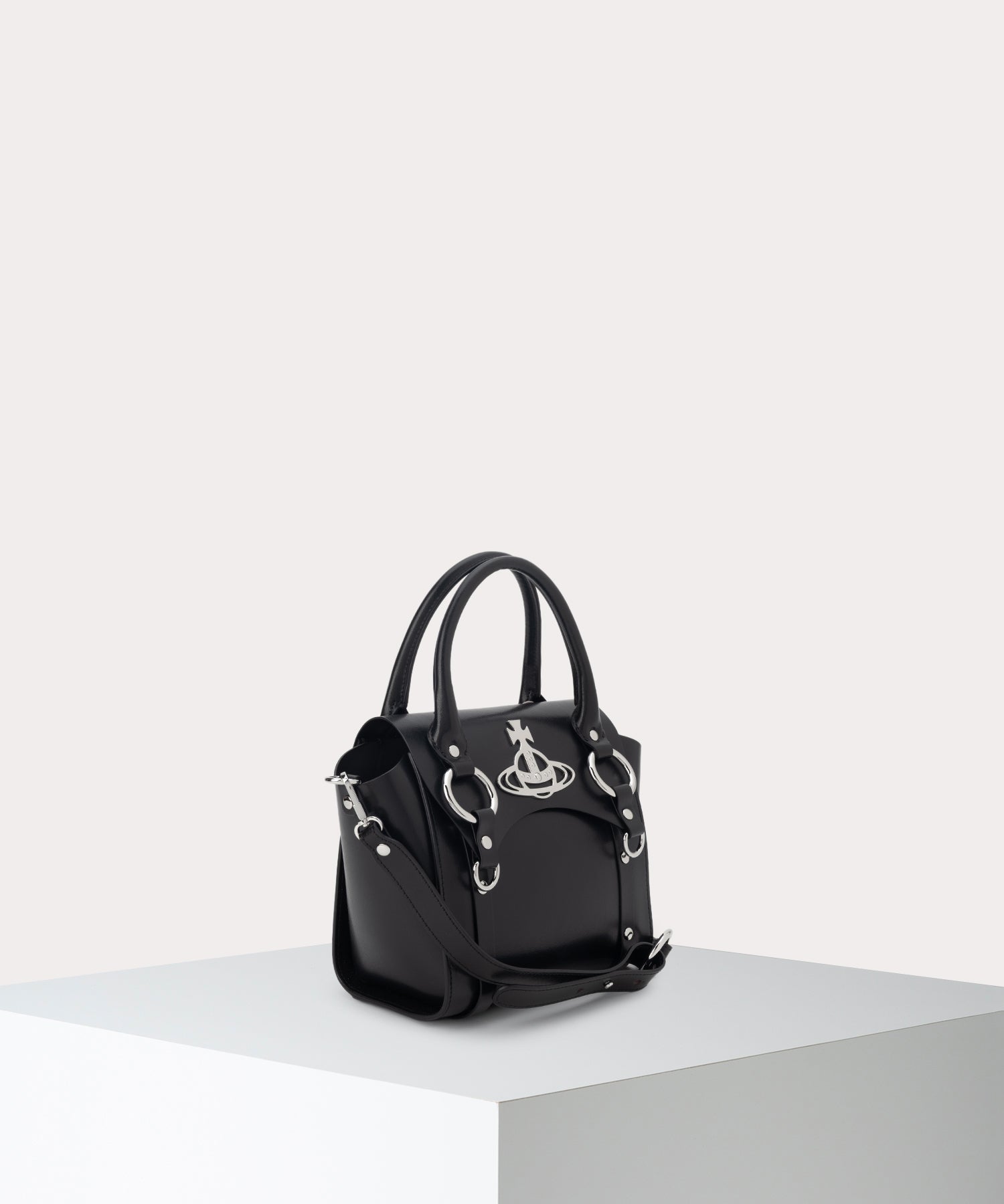 【美品】Vivienne WestWood EXECUTIVE ハンドバッグ 日本限定】EXECUTIVE YASMINE ハンドバッグ(ブラック