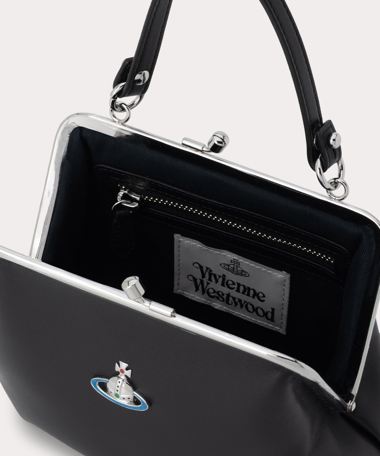 Vivienne Westwood ブラック ショルダーバッグ GRANNY 口金ミニショルダーバッグ(ブラック)（レディース