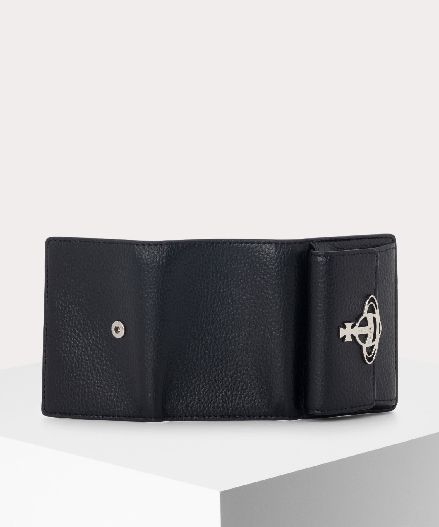 Vivienne Westwood ミニ財布 三つ折 43VV591 ブラック EMBOSSED NAPPA 口金三つ折り財布(ブラック)（レディース