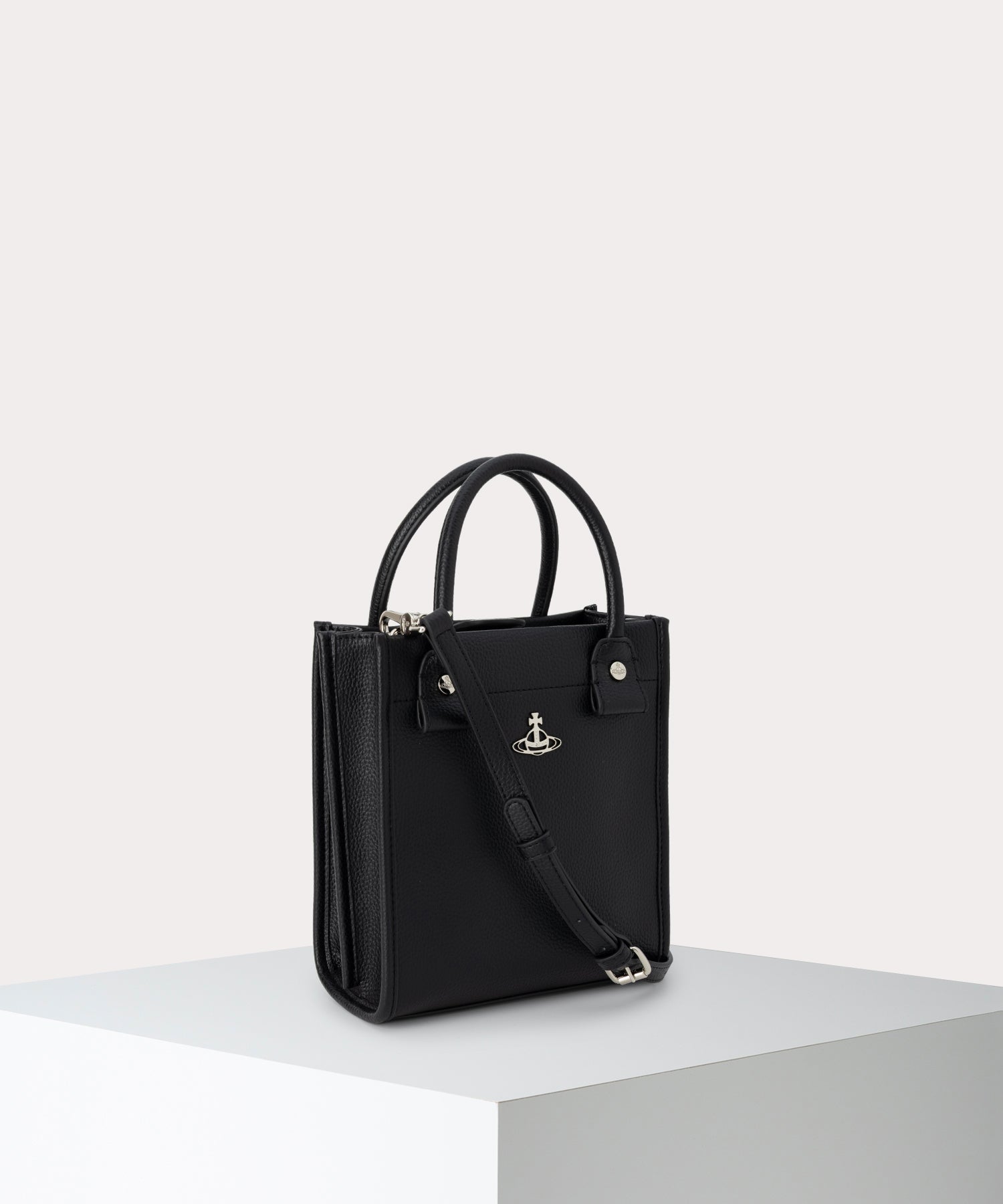 【関税込み】 ☆Vivienne Westwood☆ トートバッグ ハンドバッグ Vivienne Westwood(ヴィヴィアンウエストウッド) トートバッグ