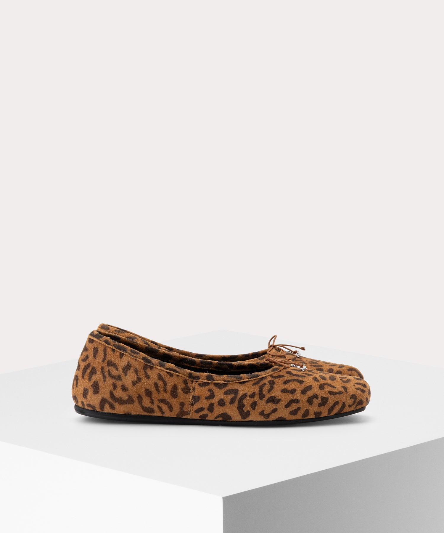 フラットシューズ（レディース） ｜ヴィヴィアン・ウエスト