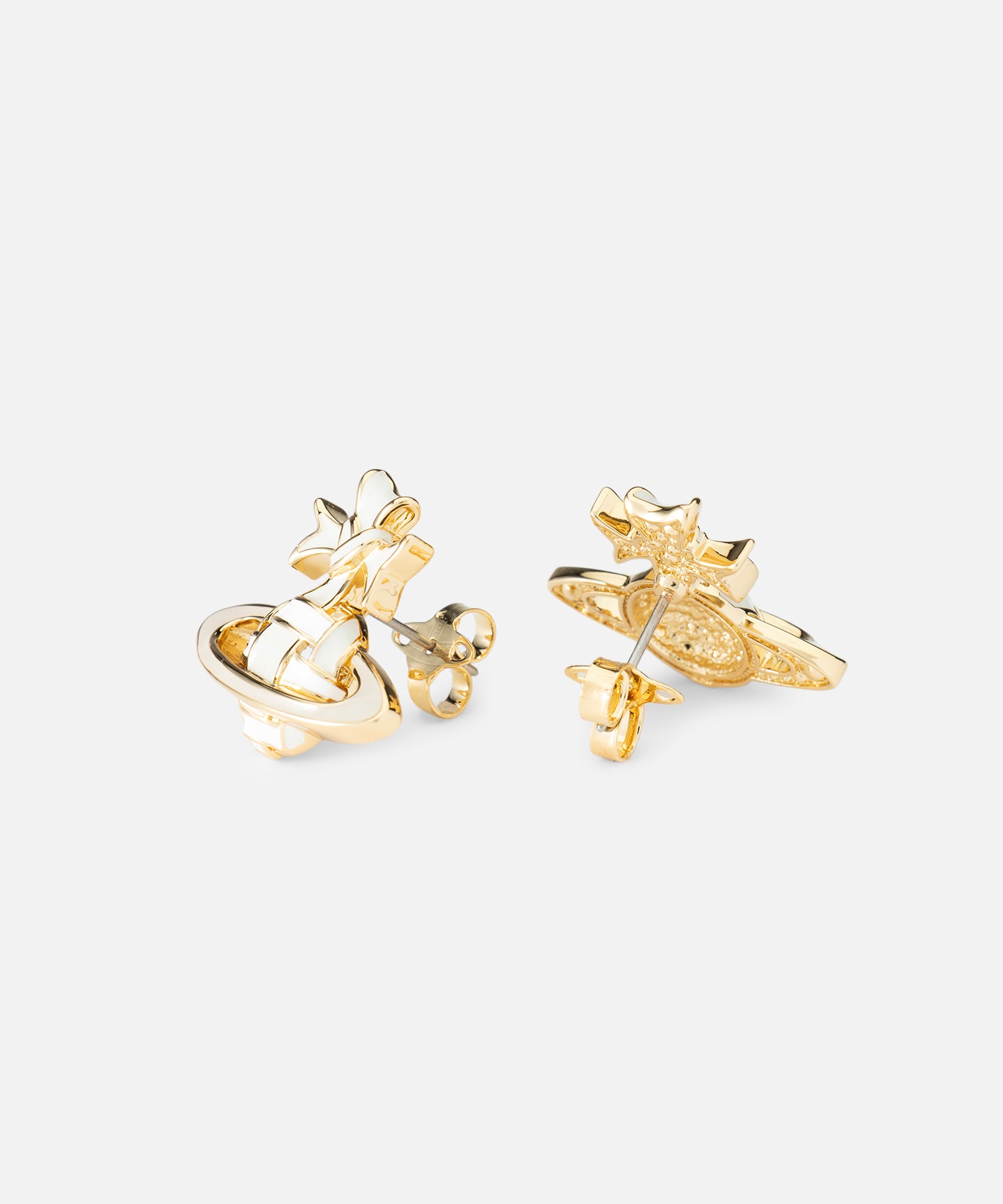 RIBBON BAS RELIEF ピアス(ホワイト系)（メンズ）（1250952326