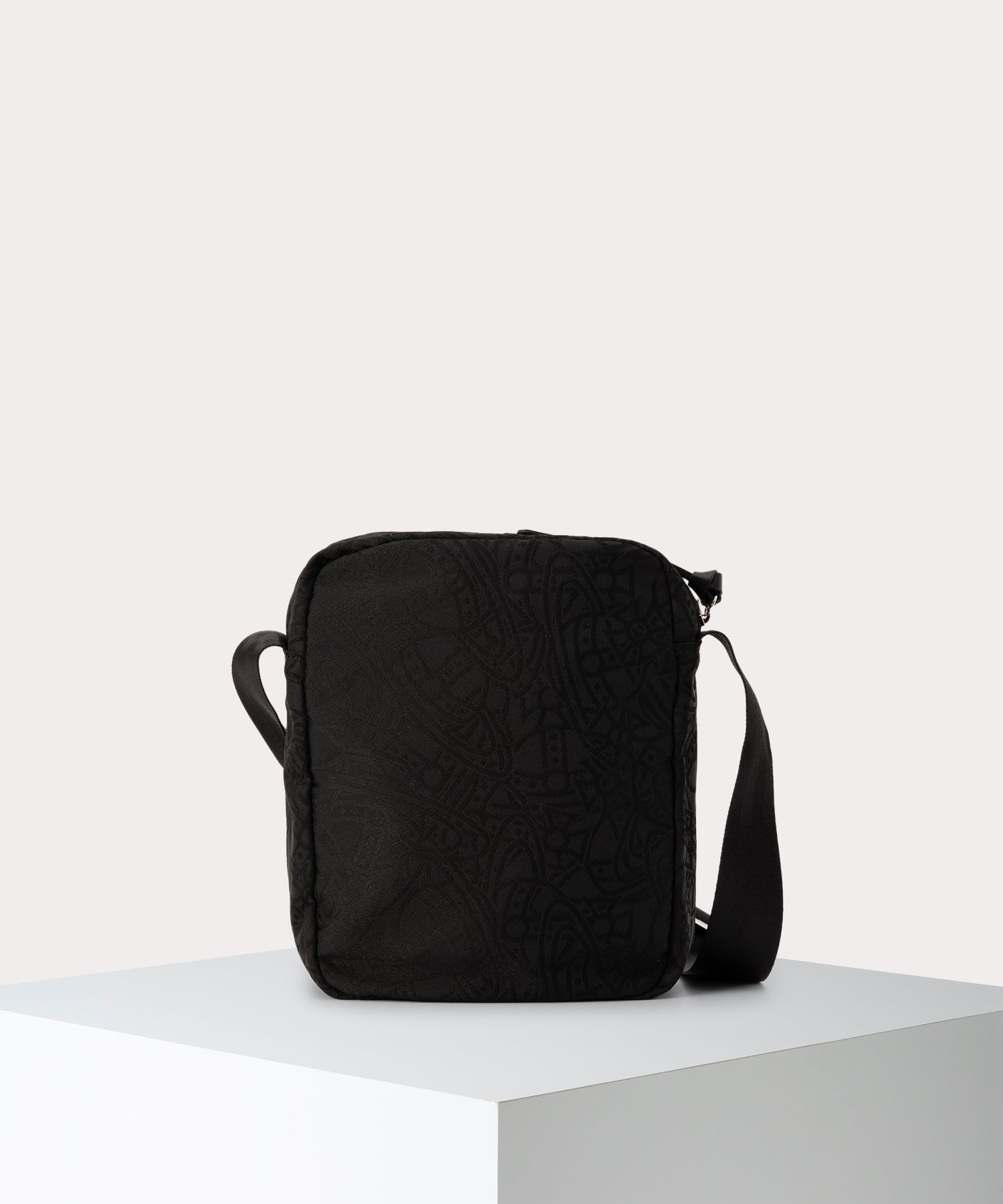 【新品・タグ付き】ヴィヴィアンウエストウッド オーブ 総柄 メッセンジャーバッグ ヴィヴィアンウェストウッド ナイロン メッセンジャーバッグ 総柄