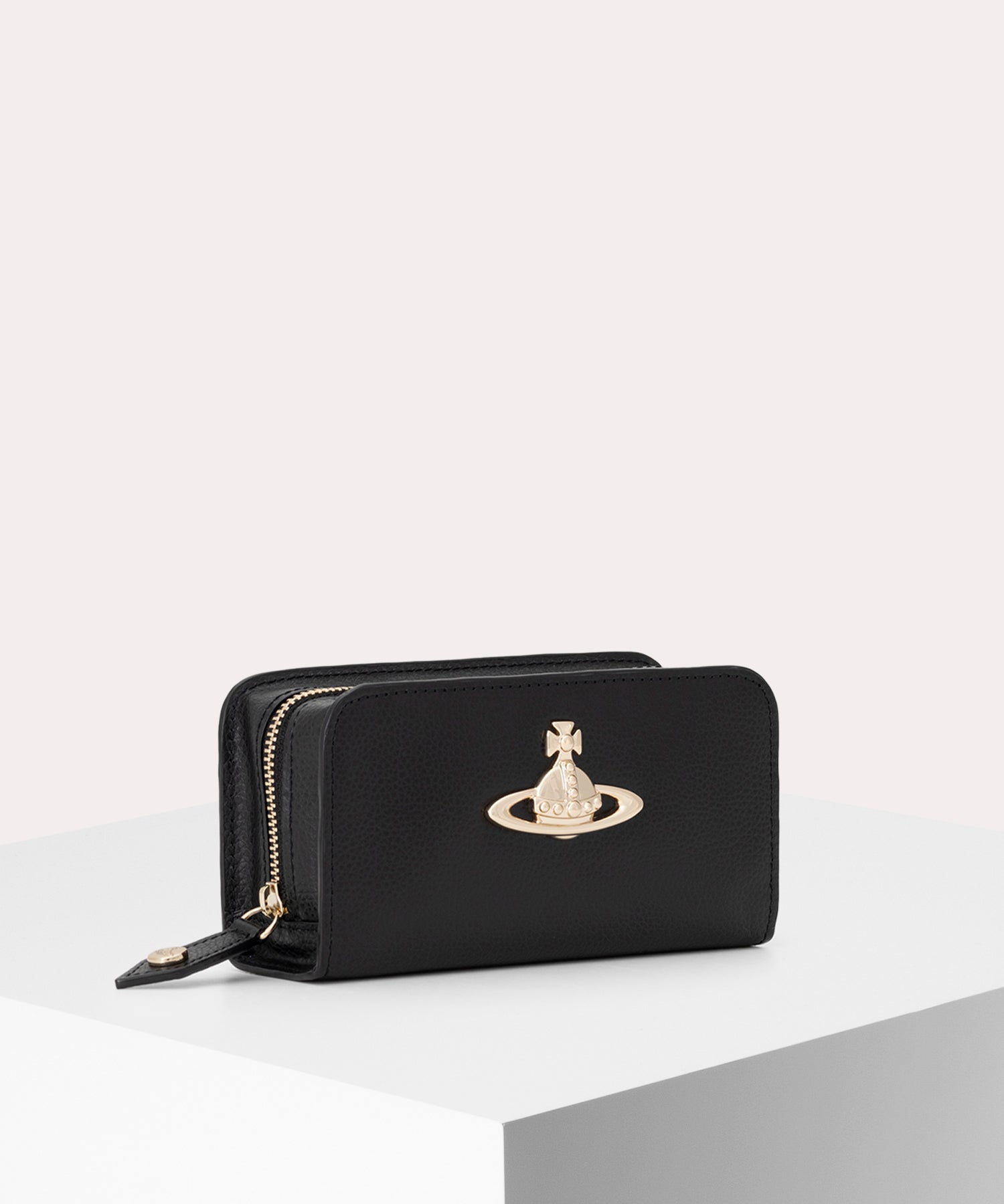 ヴィヴィアン・ウエストウッド（Vivienne Westwood）公式サイト