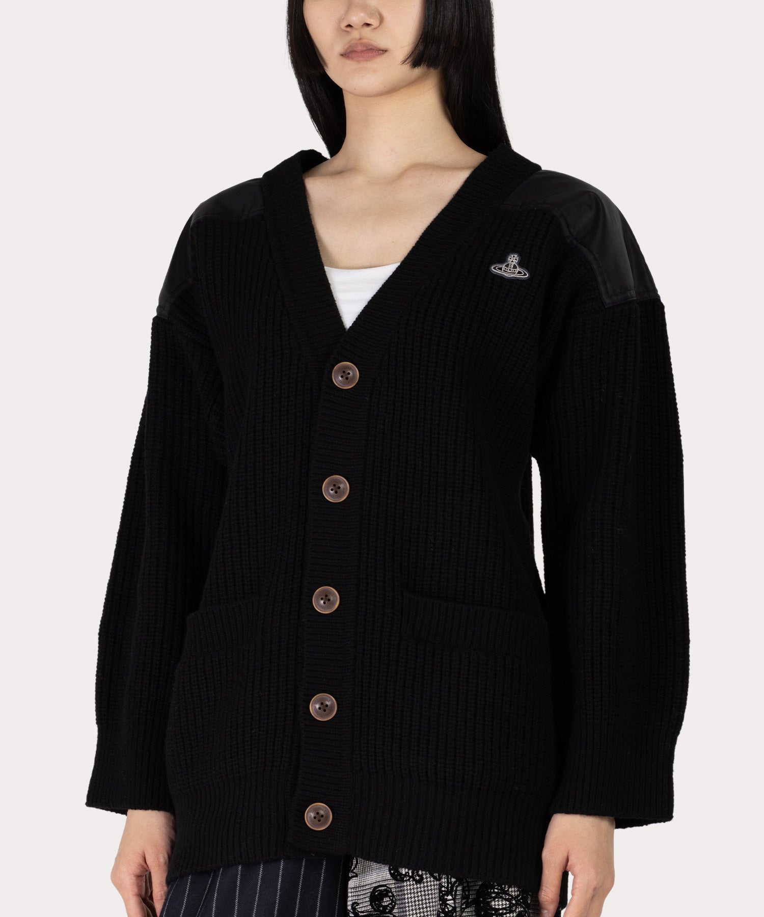 【Vivienne Westwood】ミリタリーパッチニットブルゾン Vivienne Westwood（ヴィヴィアンウエストウッド）の「ﾐﾘﾀﾘｰﾊﾟｯﾁﾆｯﾄ