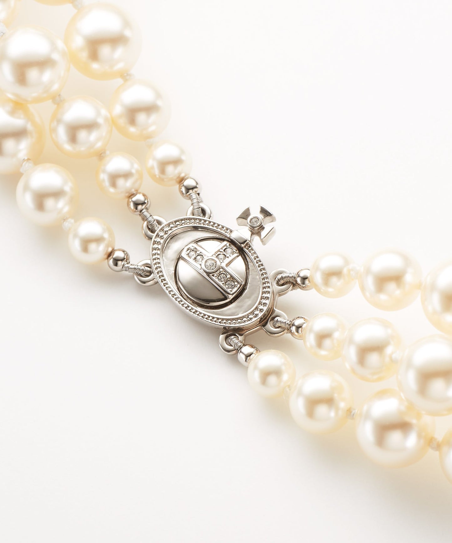 THREE ROW PEARL BAS RELIEF チョーカー