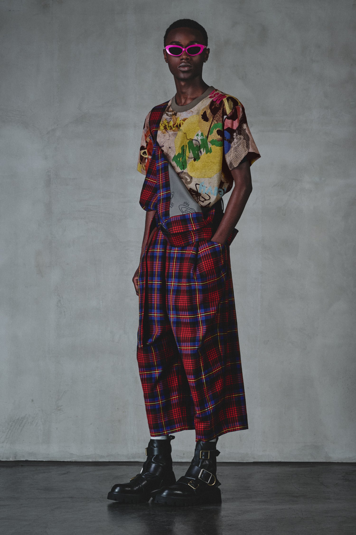 ヴィヴィアンウエストウッド　コート　ドルマン型　黒 VIVIENNE WESTWOOD AUTUMN-WINTER 2025/26 LOOKBOOK