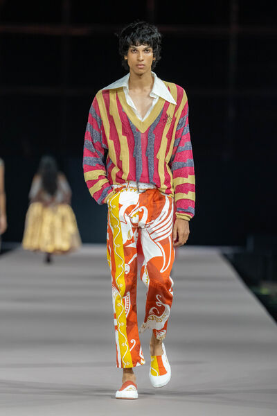 VIVIENNE WESTWOOD 'GETEWAY OF INDIA' CAPSULE COLLECTION